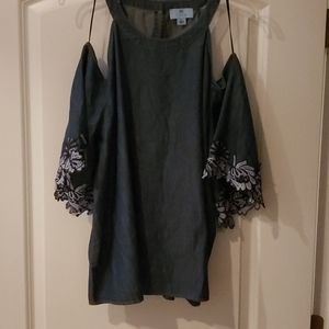 ***Plus Size XL *** Cece Denim Cold Shoulder Top